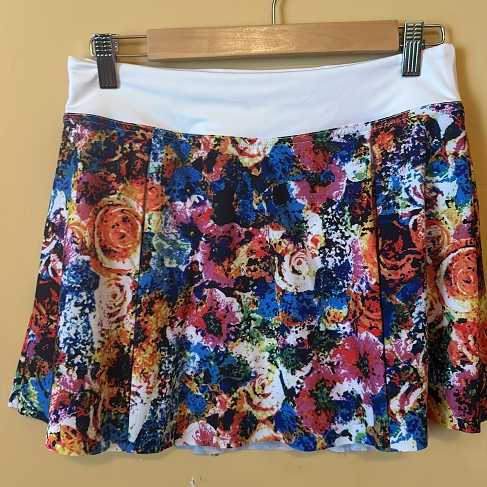 NWOT size medium skirt